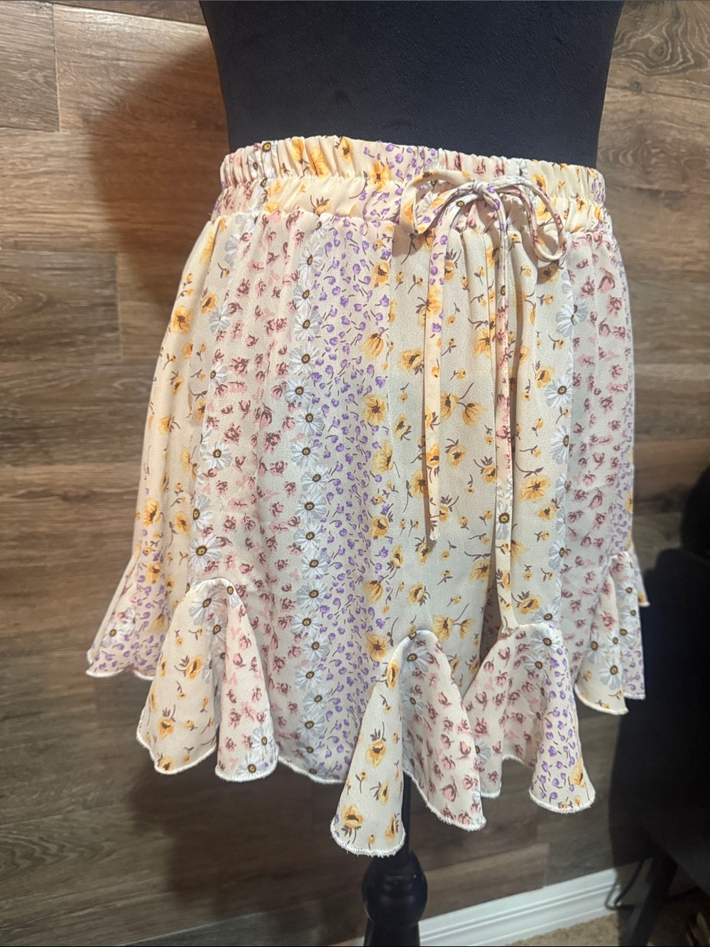 Cream Floral Mini shorts looks like skirt multi floral patchwork like